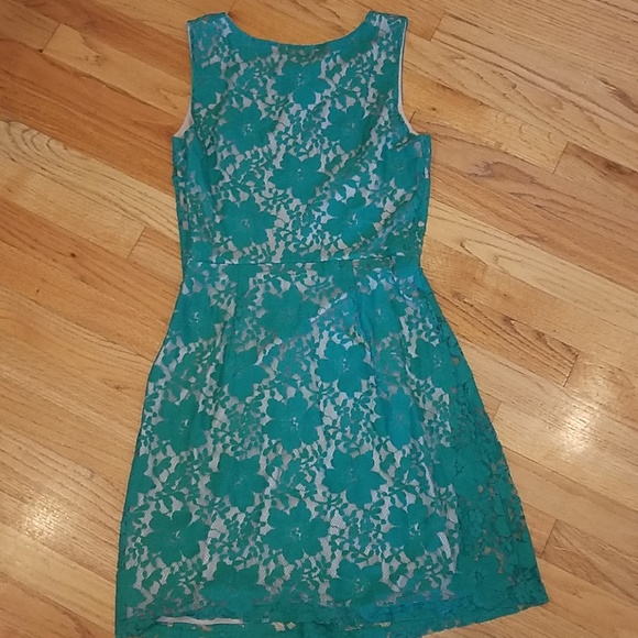 Green lace dress - Picture 5 of 5
